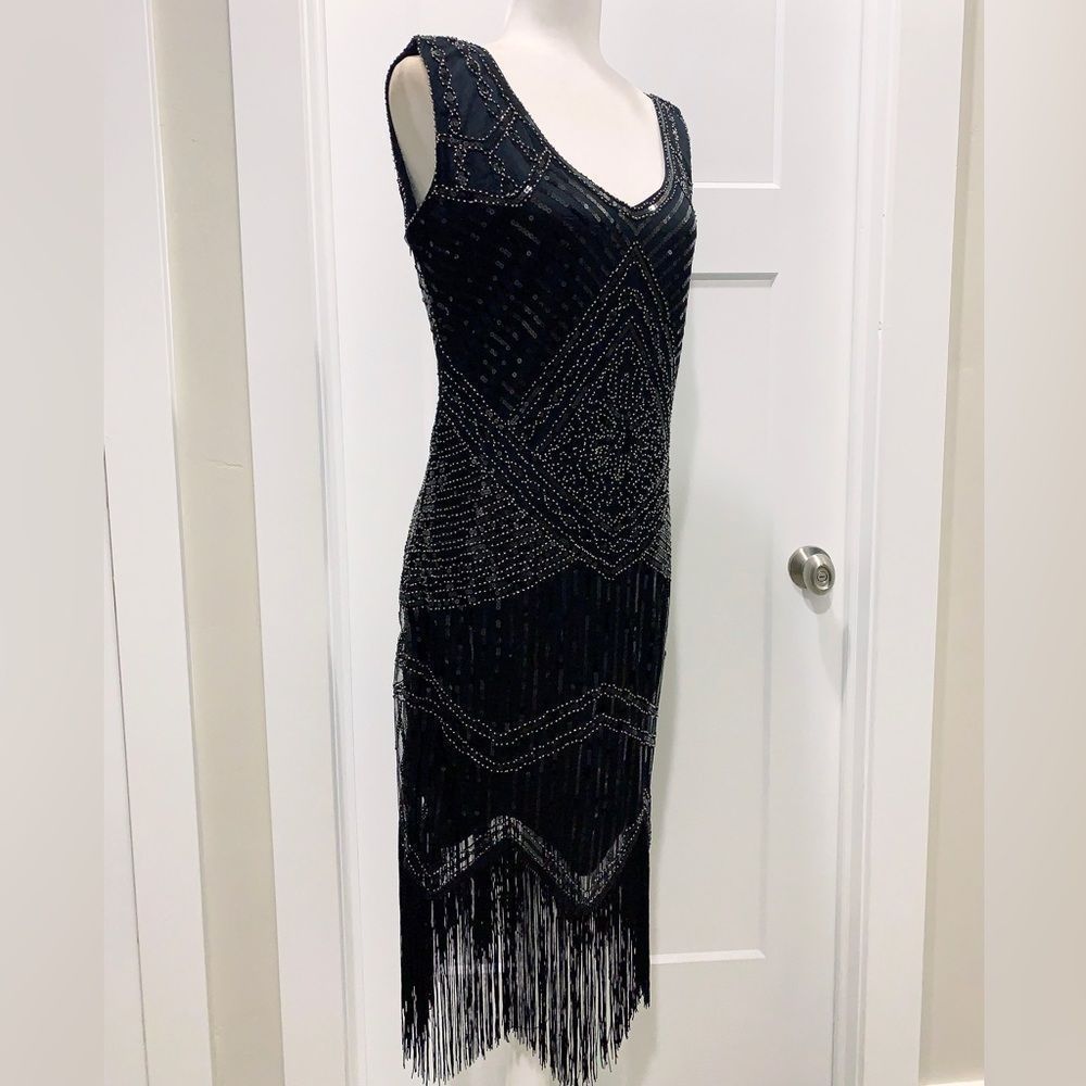 Vintage Style "Great Gatsby" Sequined Fringed Flapper. Great for Halloween - Picture 6 of 16